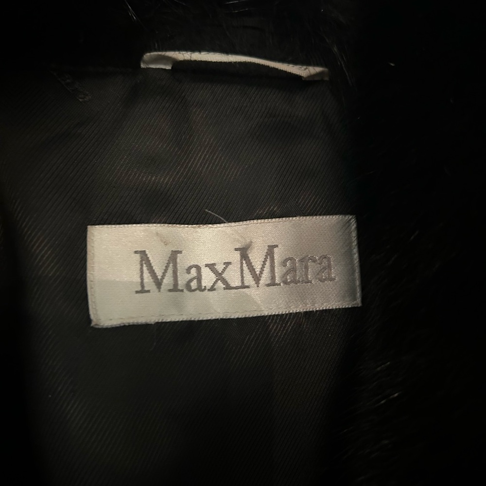 MaxMara Black Wool Coat with Wrapped Button Detail and fur collar - Picture 4 of 5